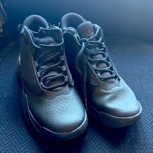 JORDAN MAX AURA 4 (GS) Black